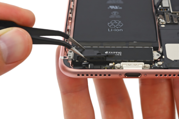 Can’t hear calls clearly or your voice isn’t reaching the other side At Global Smartfix, we provide expert speaker and microphone repair services for all iPhone models in Chennai. Whether it’s a l